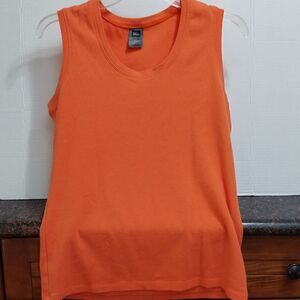 REI SLEEVELESS TOP...SIZE L